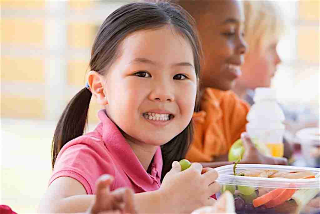I bambini che mangiano più frutta e verdura hanno una salute mentale migliore