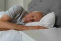 La ricerca conferma problemi del sonno con l'anzianità