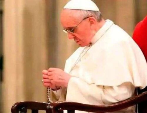 Papa Francesco aderisce all’iniziativa “Un milione di bambini pregano il rosario”