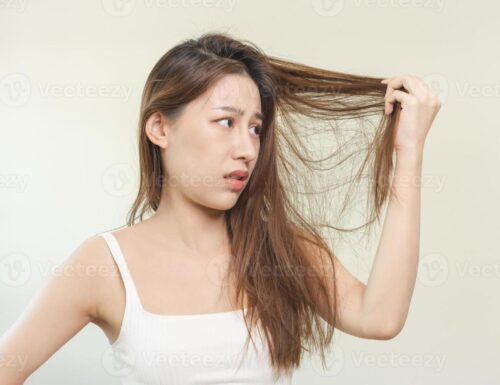 Che aspetto hanno i capelli danneggiati?
